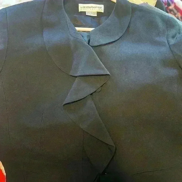 Liz Claiborne beautiful black blazer. Women’s size 12. - Picture 6 of 9